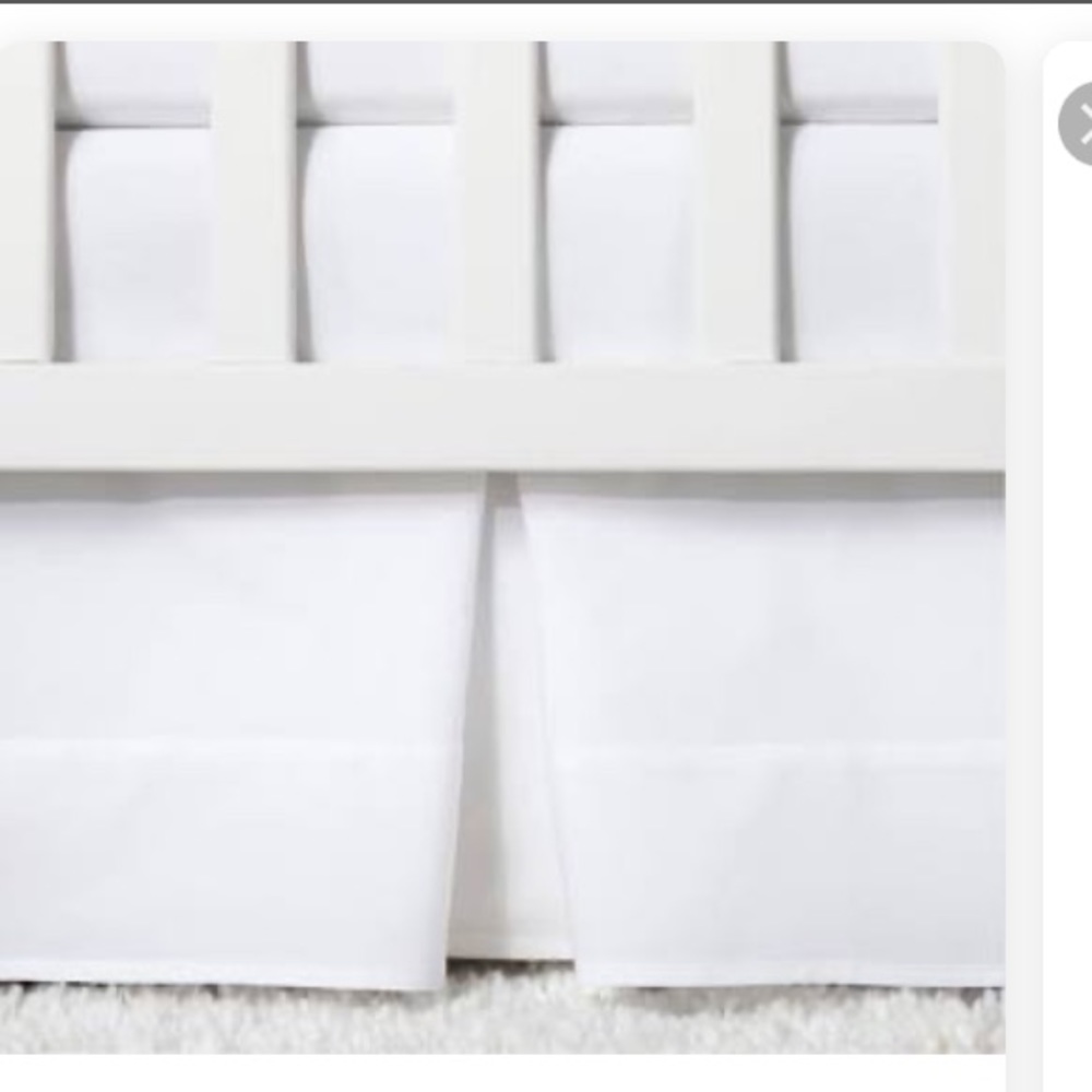 Circo pleated crib skirt.  EUC.  White.